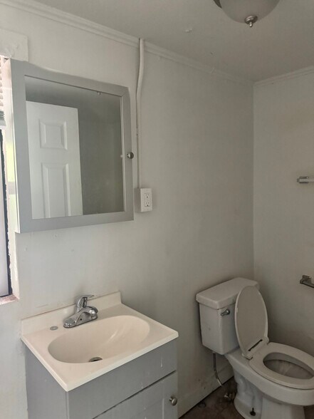 Building Photo - 498 Ibex St