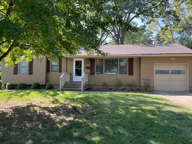 Primary Photo - 5215 W 76th Ter