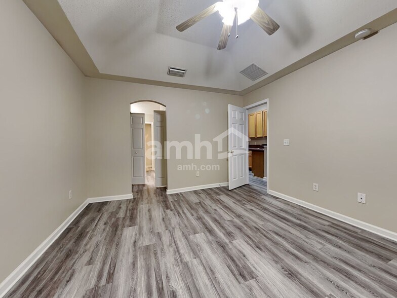 Building Photo - 861110 Worthington Dr