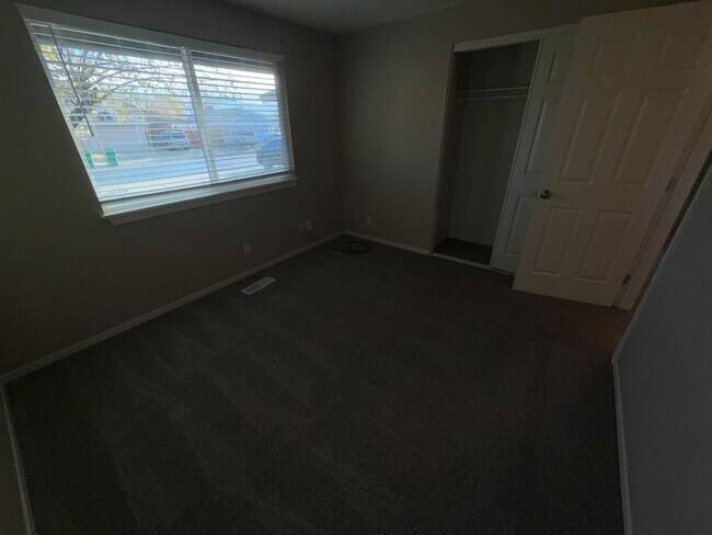 Building Photo - Upgrade Your Living: Spacious 4-Bedroom Ho...
