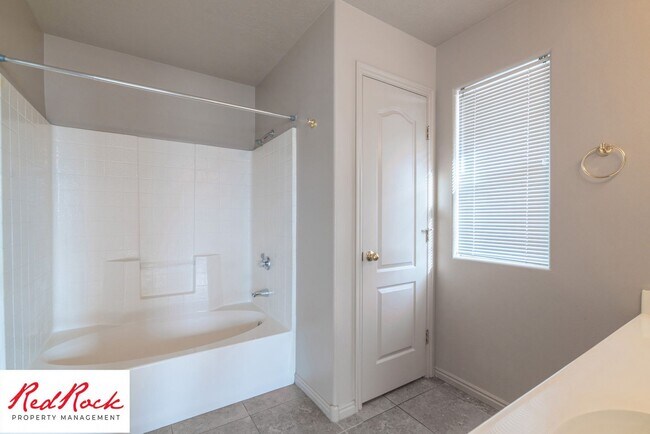 Building Photo - 1178 E 300 S