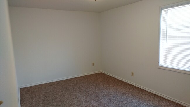 Building Photo - No Pets please! Cute and cozy home with a country feel!