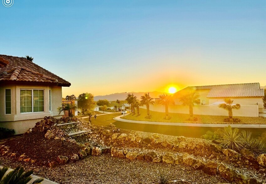 Building Photo - 2968 La Paloma Dr