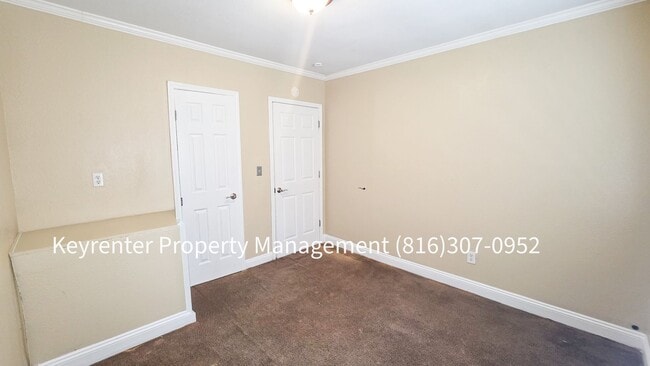 Building Photo - 4 Bed, 1 Bath Home available now!