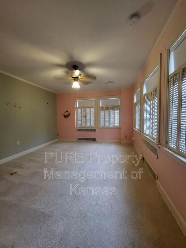 Building Photo - 1501 SW Pembroke Ln