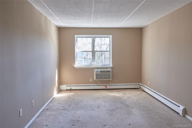 Building Photo - 2 Consulate Dr