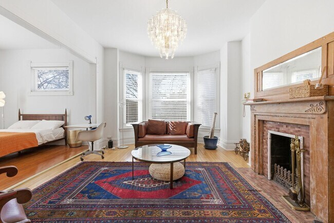 Building Photo - 2001 Orrington Ave