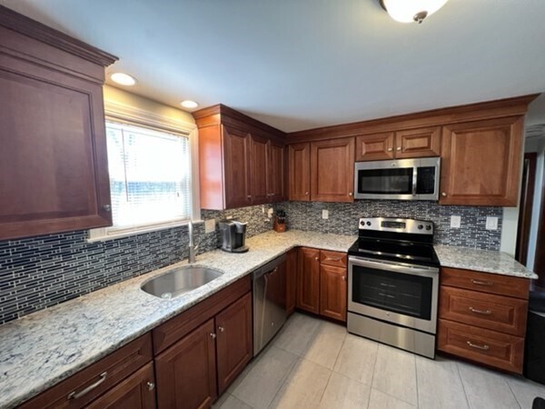 Building Photo - 375 Elm St