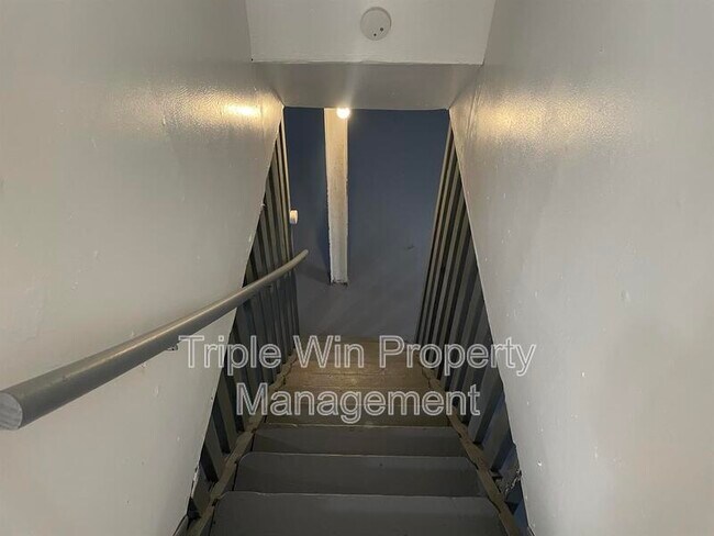 Building Photo - 360 Shepley Dr