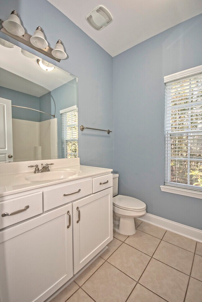 Building Photo - 1602 Basildon Rd