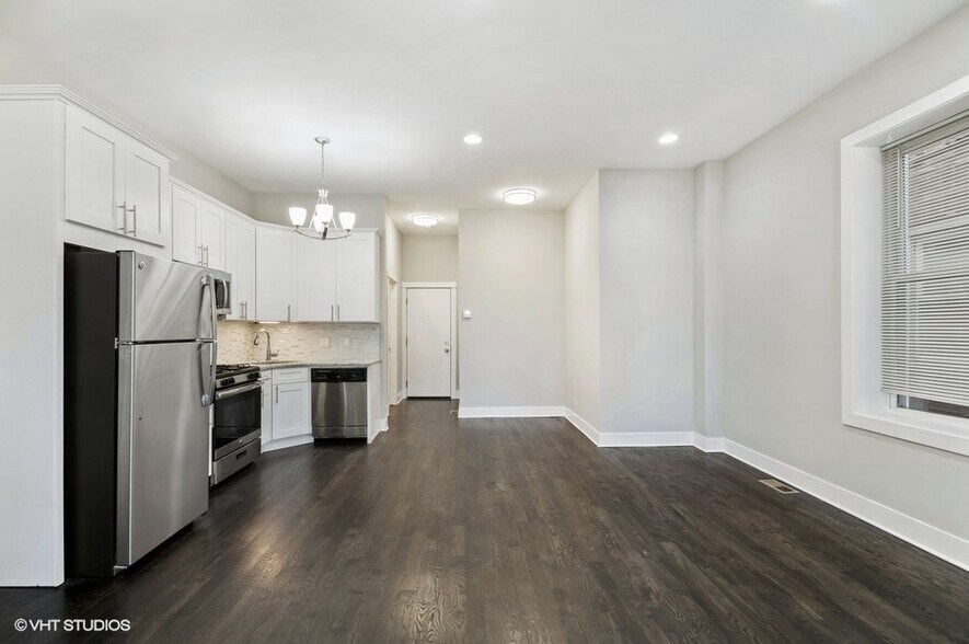 Building Photo - 1422 Chestnut W St