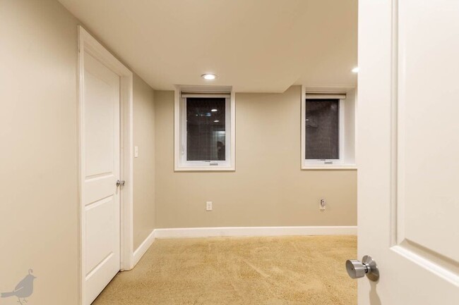 Building Photo - Excellent English Basement in Parkview!