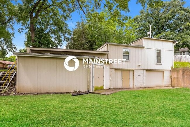 Building Photo - 2 Bedroom Pet-Friendly Home in Independence, MO with Main Street Renewal