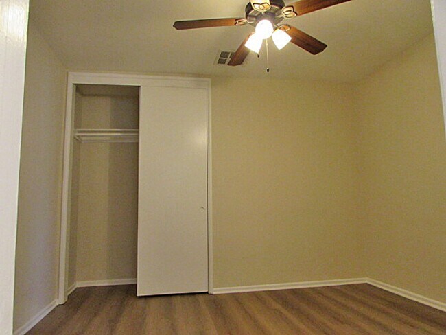 Building Photo - 4BR/2BA house with fenced backyard in South Redlands