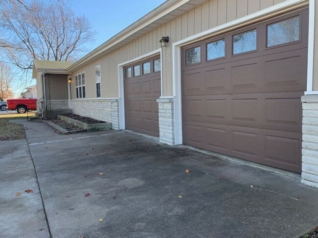 Building Photo - WILLARD 3 Bedroom 2 Bath + Bonus Room