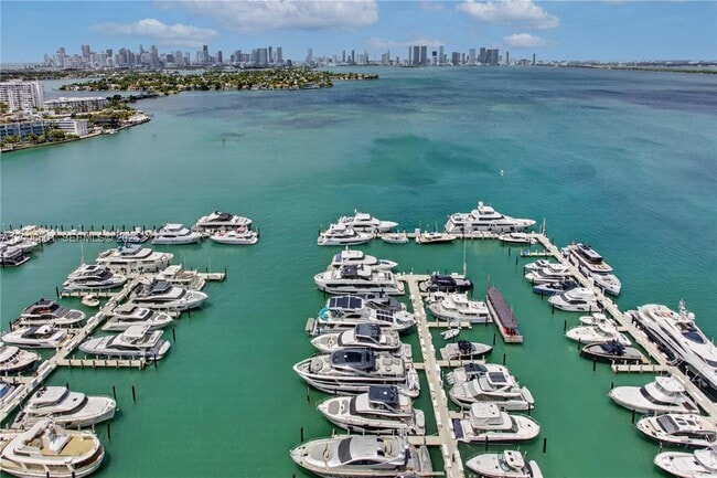 Building Photo - 1900 Sunset Harbour Dr