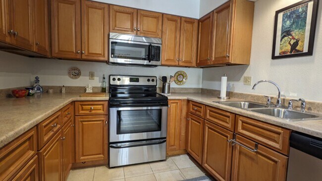 Building Photo - Quiet Peaceful Furnished 3/1.5 Condo, Move...