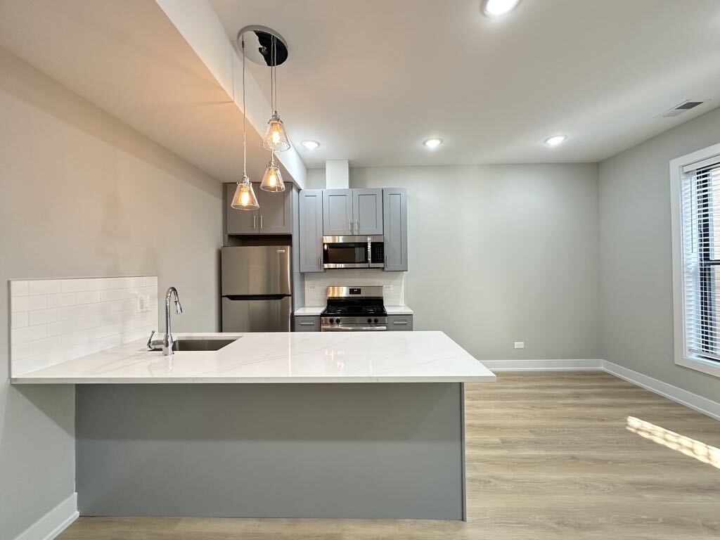 Building Photo - 443 W Belden Ave