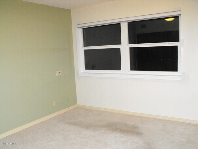 Building Photo - 1565 Le Baron Ave