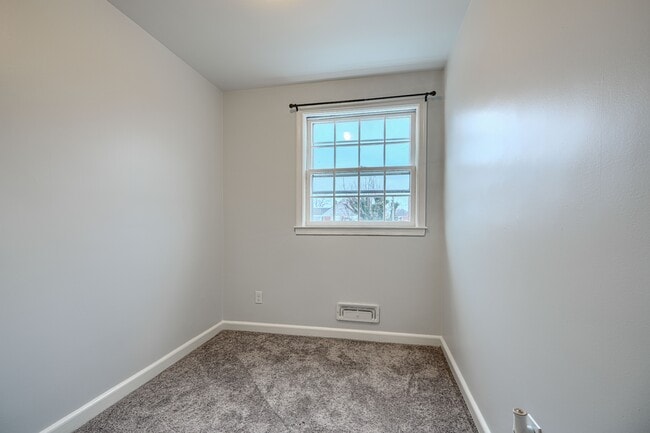 Building Photo - 414 Westfield Rd