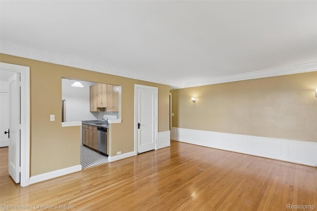 Building Photo - 15 E Kirby St