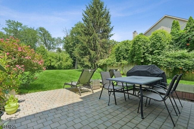 Building Photo - 61 Mechanic St