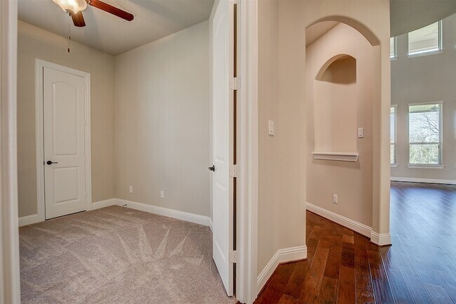 Building Photo - 9006 Forest Park Ct