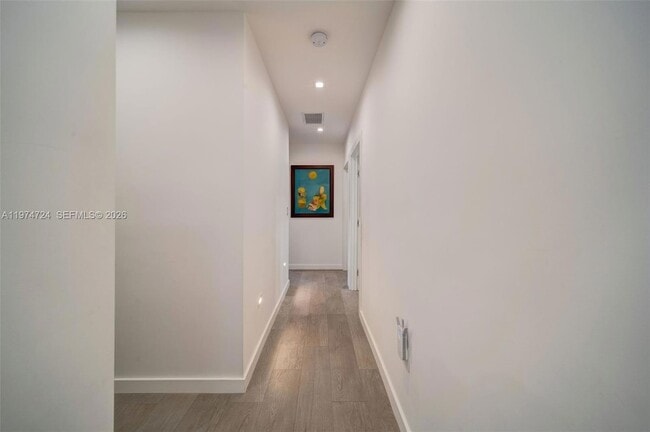 Building Photo - 1117 Alfonso Ave