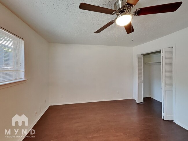 Building Photo - 3624 Parkridge Dr