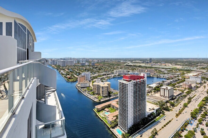 Building Photo - 4010 S Ocean Dr