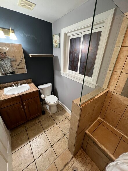 Building Photo - 2147 W 19th St