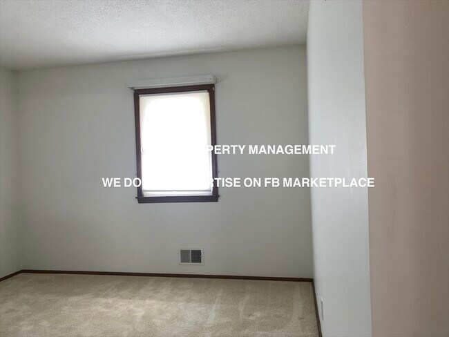 Building Photo - 1408 SW Sunset St