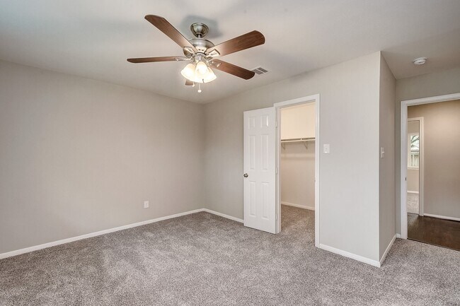 Building Photo - 158 Bluebonnet St