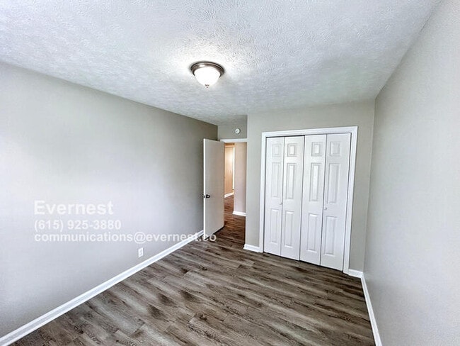 Building Photo - Inviting 3-Bedroom Home with Fenced Yard a...