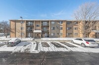Building Photo - 2 Bedroom Condo in the Virginia Road Condominiums in Crystal Lake!
