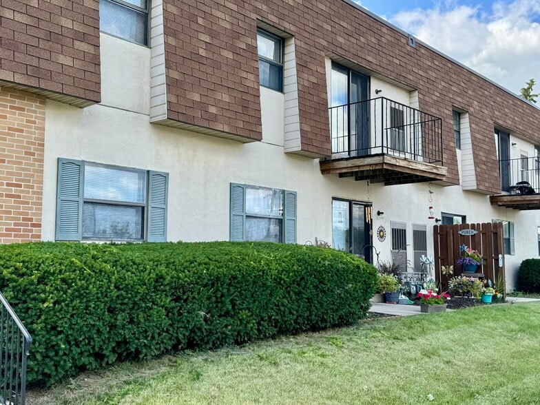 Outside Picture - 12765 W Hampton Ave