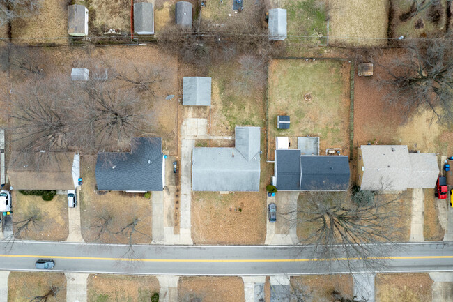 Building Photo - Beautiful 5 bedroom home