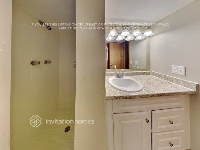 Building Photo - 2940 Orchard Ave N