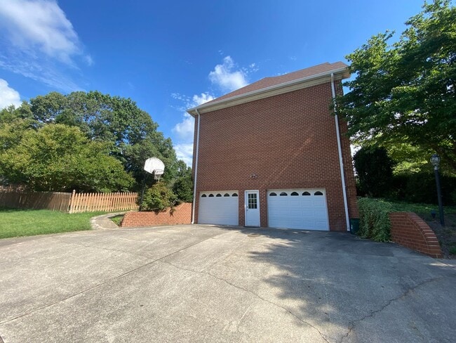 Building Photo - 1800 Curraghmore Rd