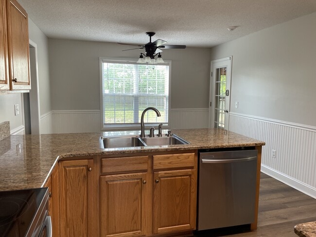 Building Photo - 346 Cresthaven Dr