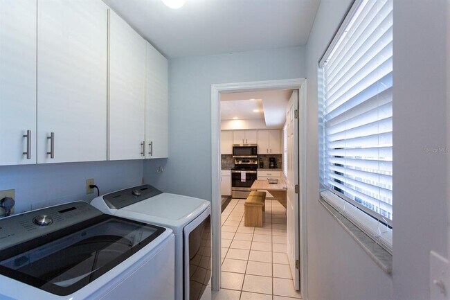 Building Photo - 5630 Golf Pointe Dr