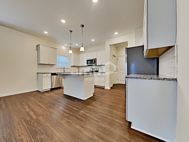Building Photo - 227 Ivy Brook Dr