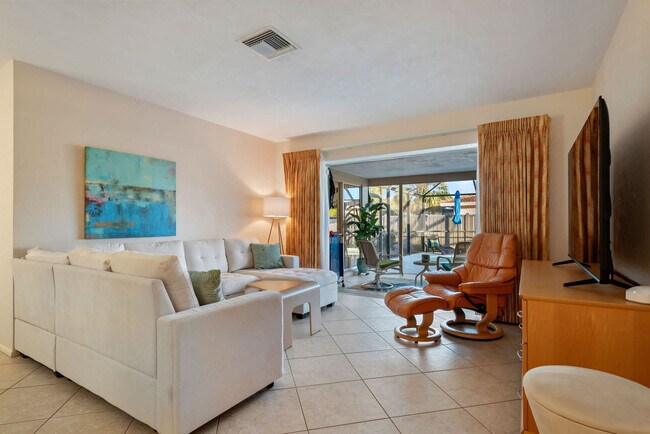 Building Photo - 7423 Dickens Dr