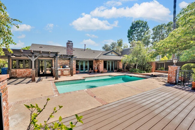 Building Photo - Perfect Entertaining Family Home with Larg...