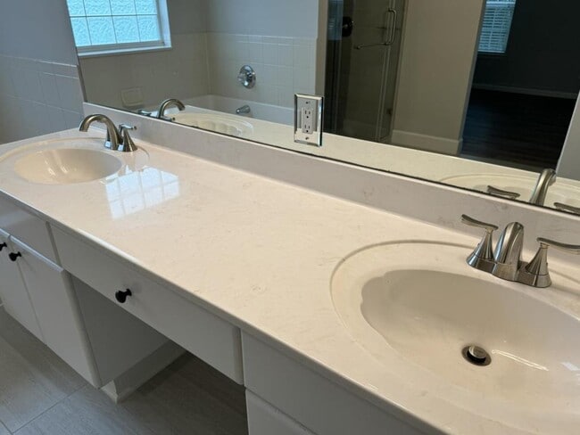 Building Photo - 222 Biltmore Pl