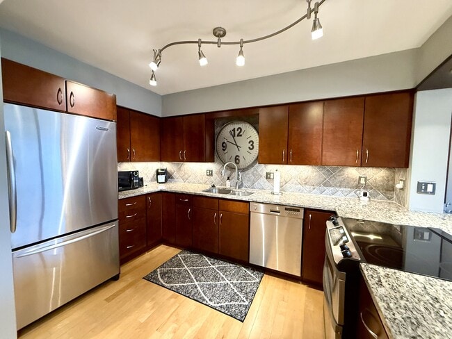 Building Photo - 803 W 48th St