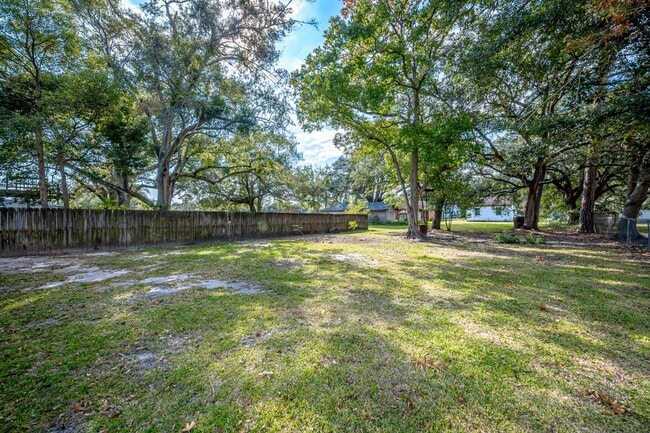 Building Photo - Adorable Updated Cottage in Pascagoula