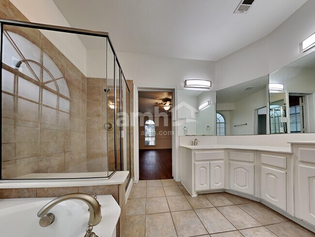 Building Photo - 222 Paradise Way