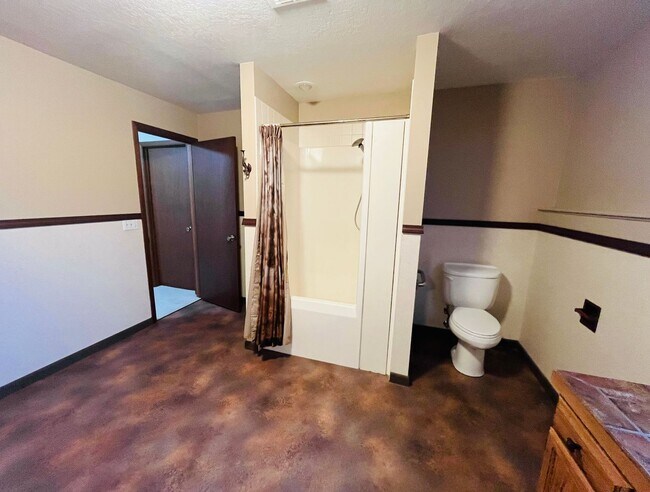 Building Photo - Beautiful 5 bed/3 Bath Home in Heights