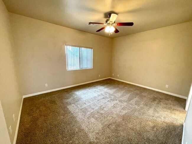 Building Photo - Beautiful 3 Bedroom Home in Hualapai Shadows! *HOME IS CURRENTLY OCCUPIED, PLEASE DO NOT DISTURB ...